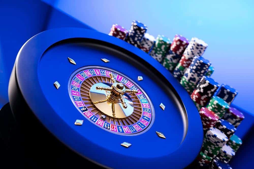 roulette et piles de jetons